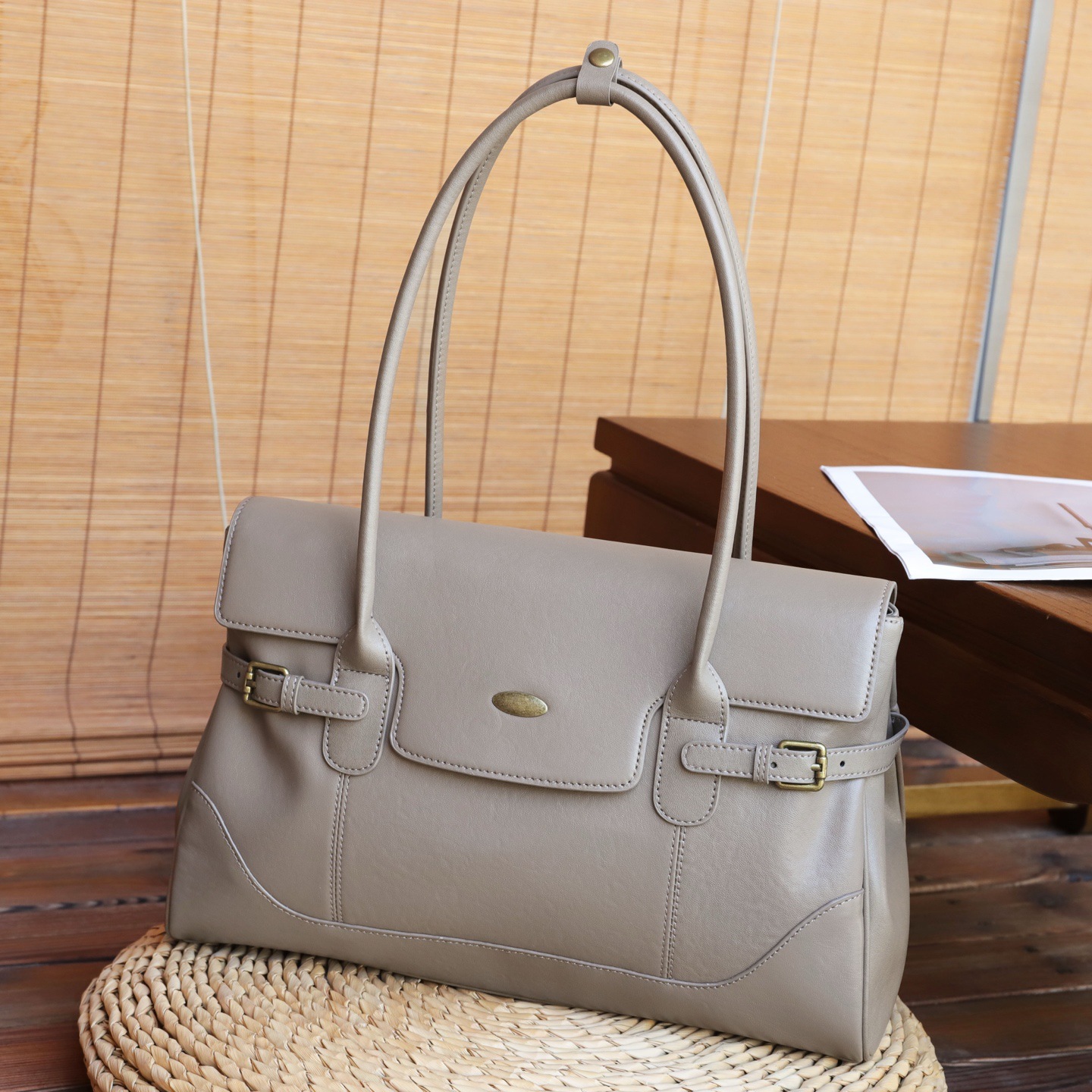 Bolsa tote de grande capacidade de couro bovino de primeira camada mais vendida para mulheres, estilo Novo Commuter, bolsa versátil de ombro único nas axilas